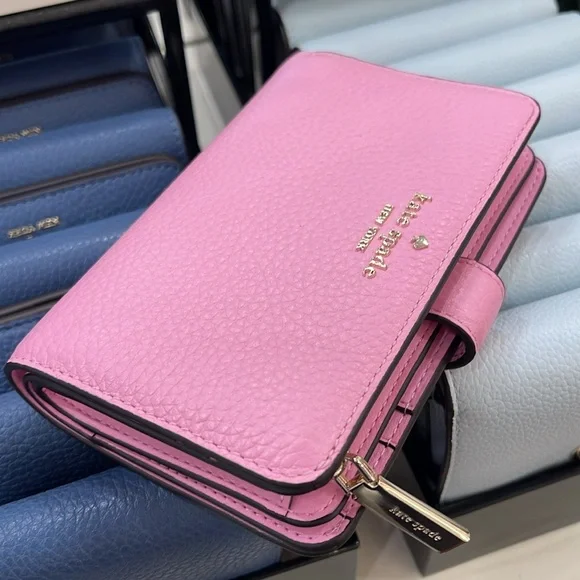 Kate Spade Lena Medium Bifold Wallet
Mandawilla
NWT - Picture 1 of 16